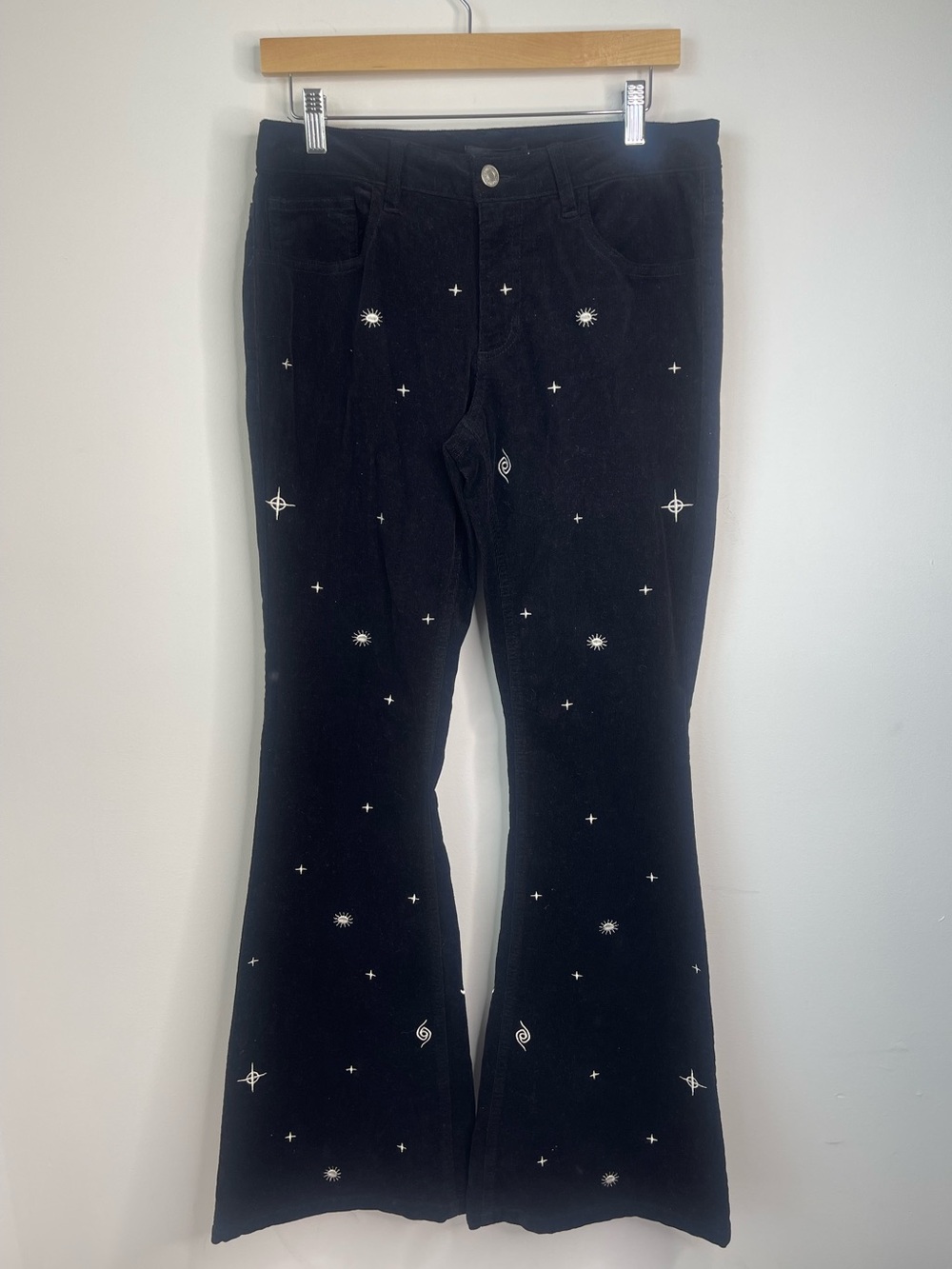 Forever 21 Black Flare Jeans with Crystal & Star Accents size Large